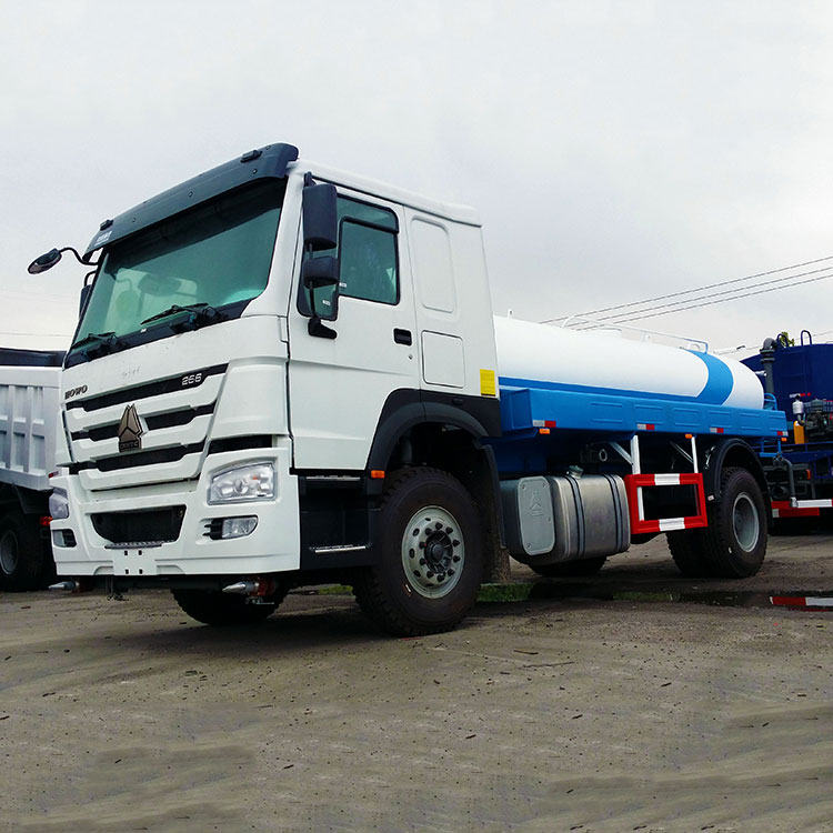 Camion cu rezervor de apă de 10000 l