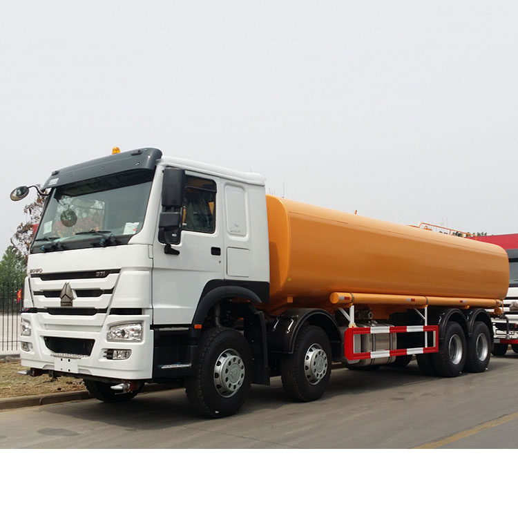 Camion cu rezervor de apă de 30000 L